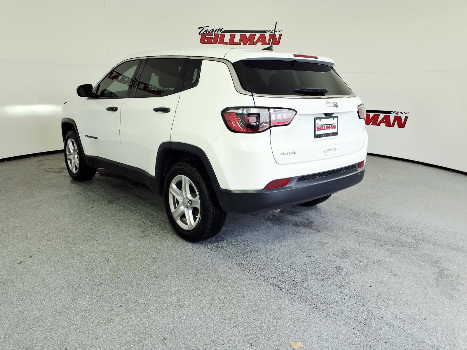 Used 2023 Jeep Compass Sport image 4