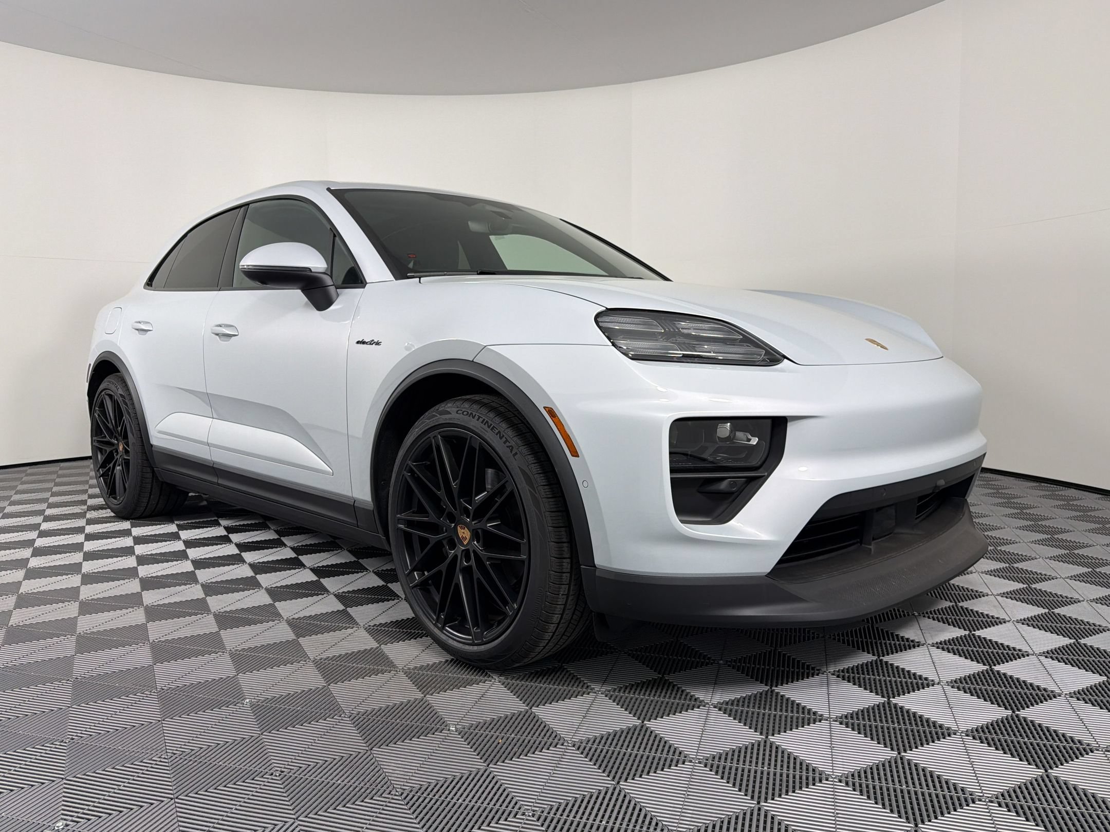 New 2026 Porsche Macan Electric RWD image 7