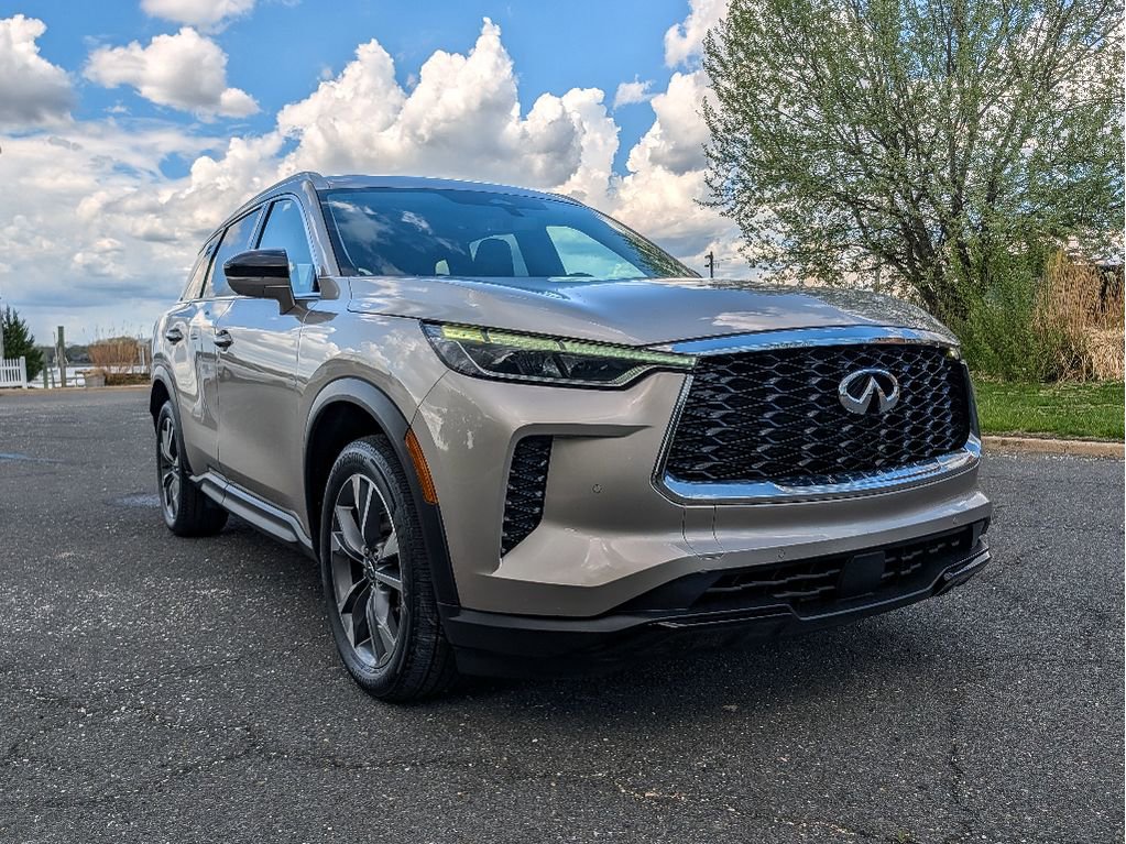 Used 2023 INFINITI QX60 Luxe AWD/4WD image 3