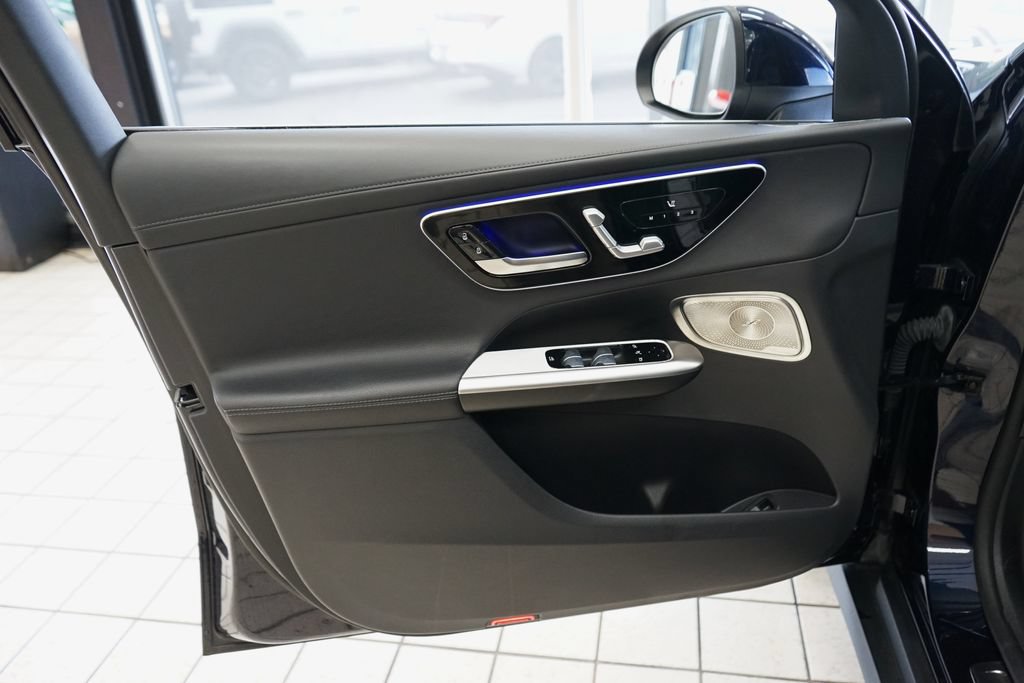 Used 2024 Mercedes-Benz GLC 300 4MATIC image 23