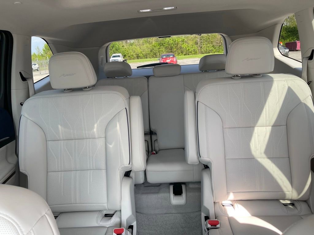 Used 2025 Buick Enclave Avenir FWD image 12
