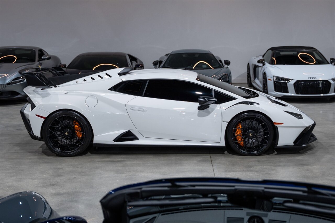 Used 2022 Lamborghini Huracan STO RWD image 7
