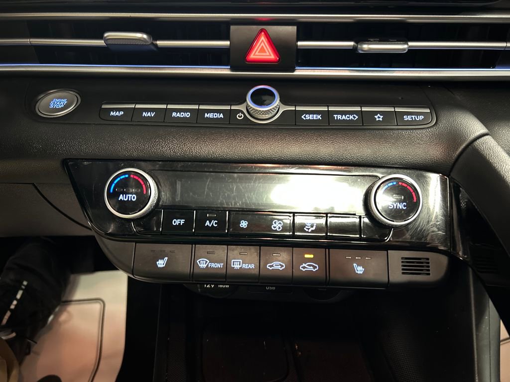 Used 2025 Hyundai Elantra SEL image 17