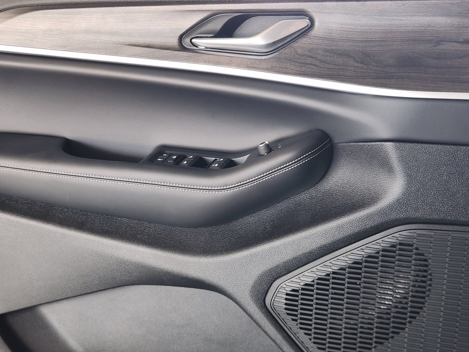 New 2026 Jeep Grand Cherokee Altitude RWD image 18