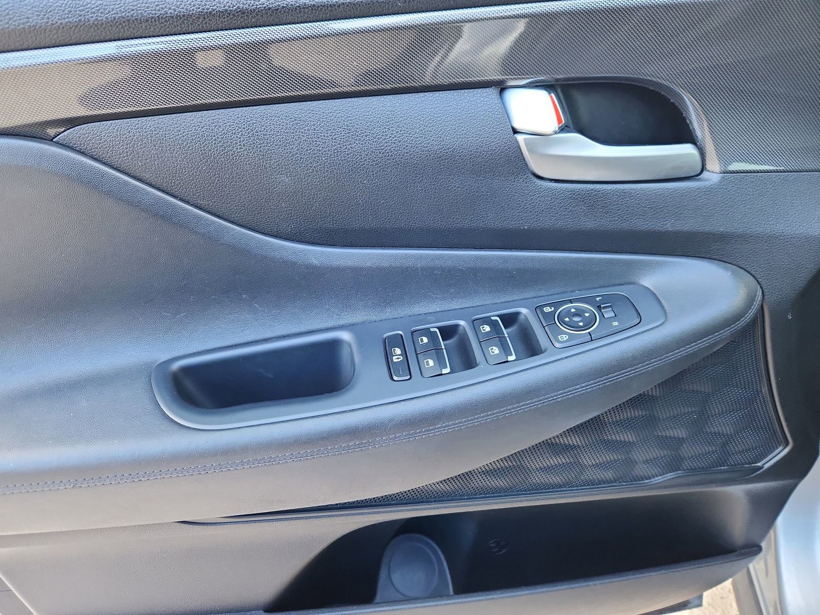 Used 2023 Hyundai Santa Fe SEL image 9