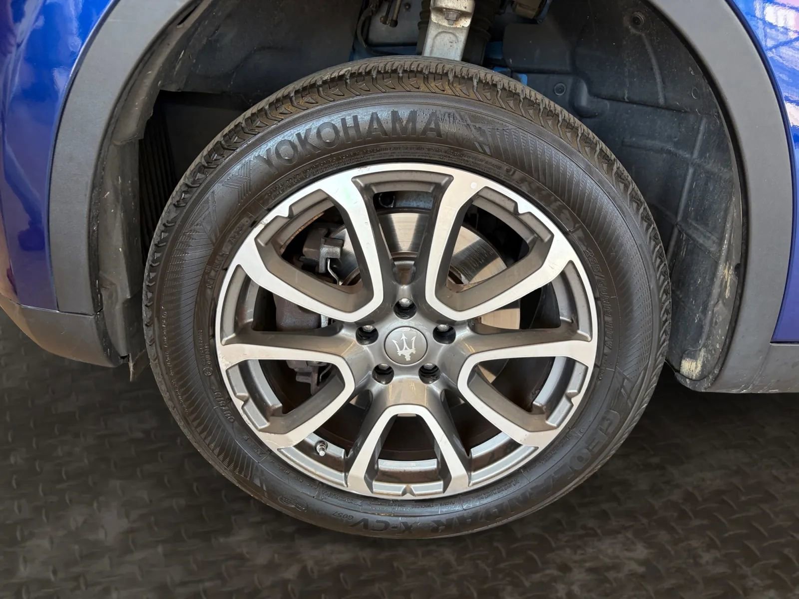 Used 2017 Maserati Levante AWD/4WD image 37