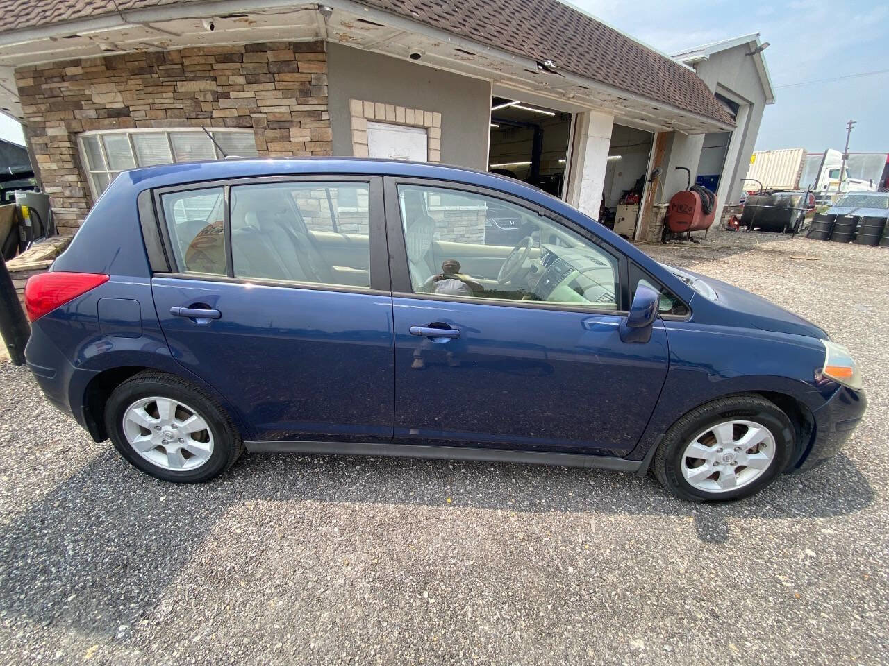 Used 2007 Nissan Versa 1.8 S w/ Convenience Pkg image 9