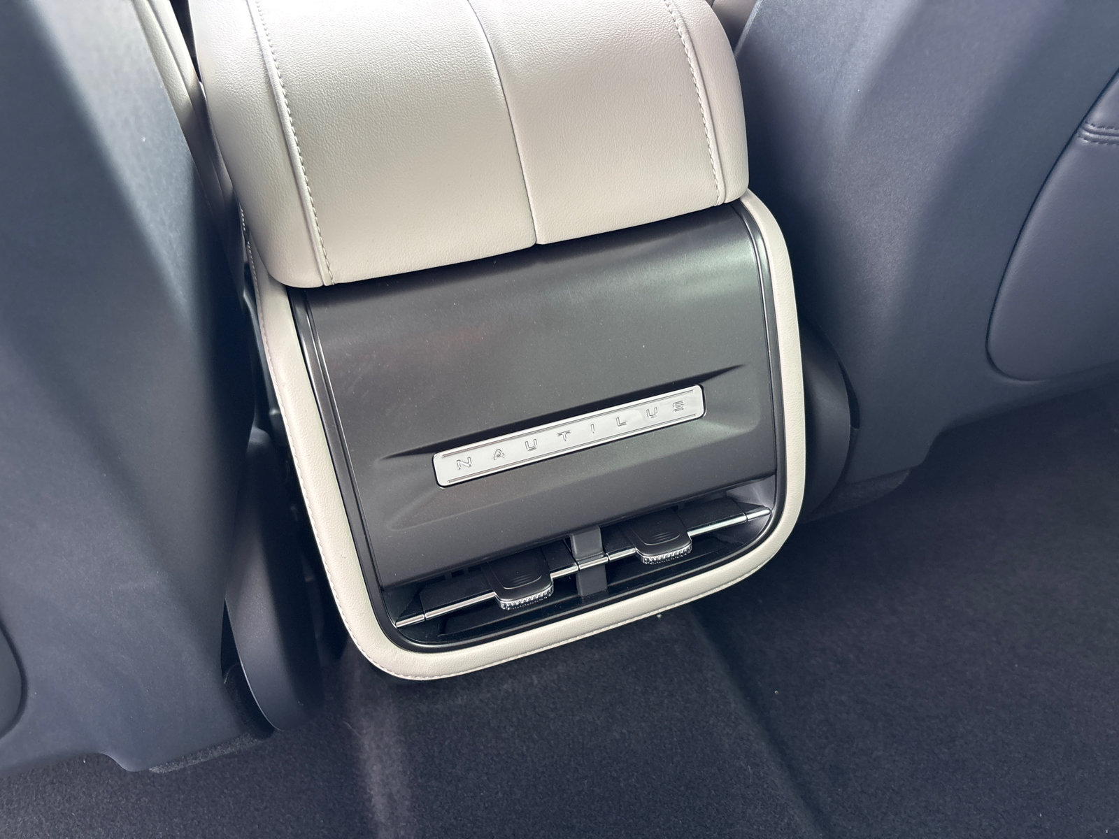 New 2026 Lincoln Nautilus Premier AWD/4WD image 32