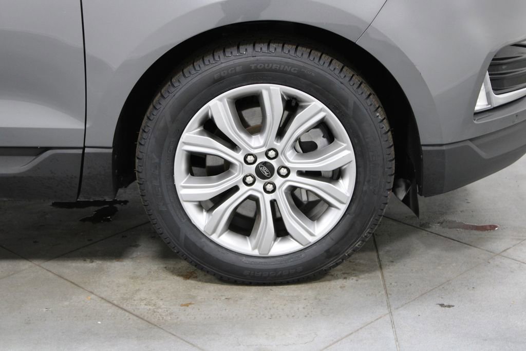 Used 2024 Ford Edge Titanium image 12