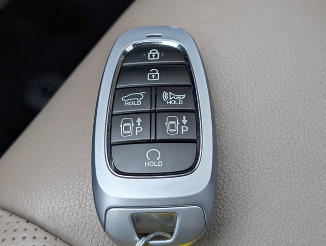 Used 2023 Hyundai Santa Fe Limited AWD/4WD image 33