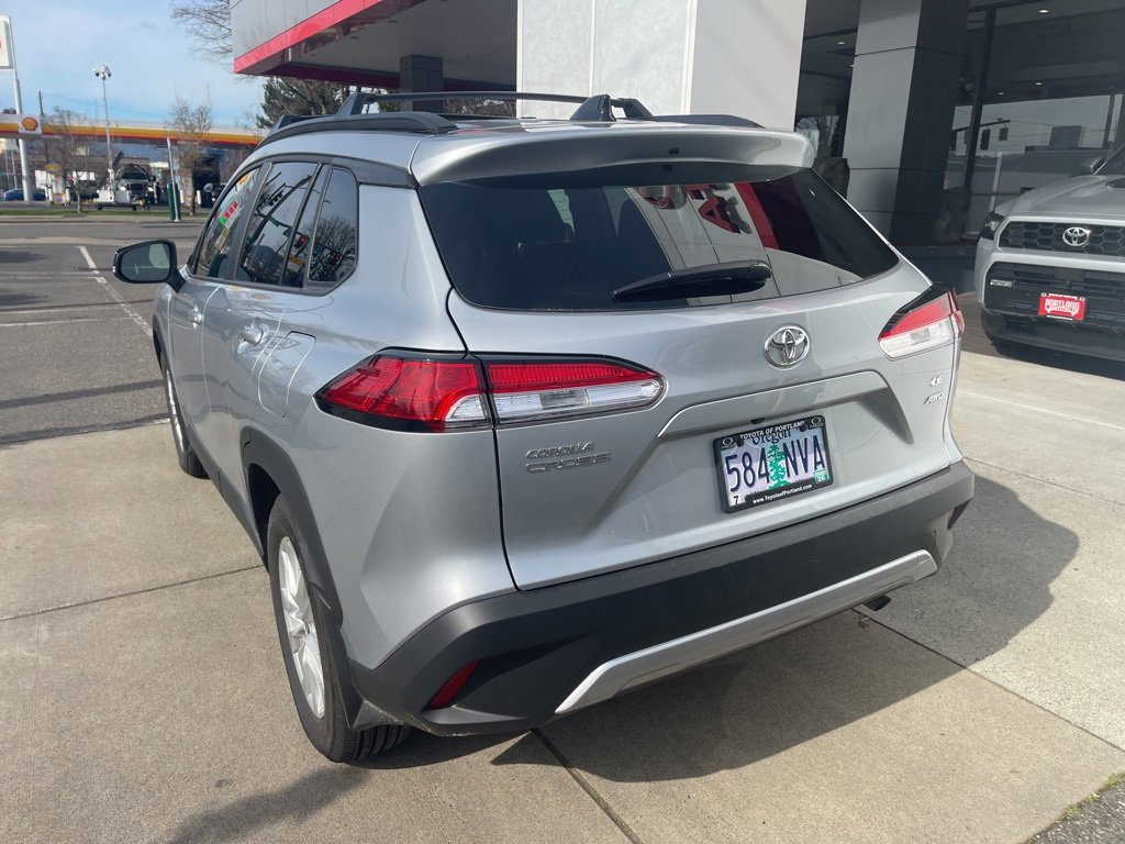 Used 2025 Toyota Corolla Cross LE w/ Moonroof Package image 8