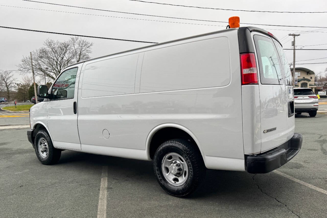 Used 2017 Chevrolet Express 2500 image 6