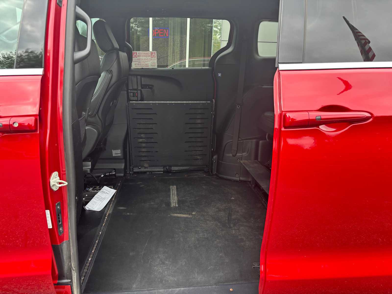 Used 2025 Chrysler Voyager LX FWD image 13