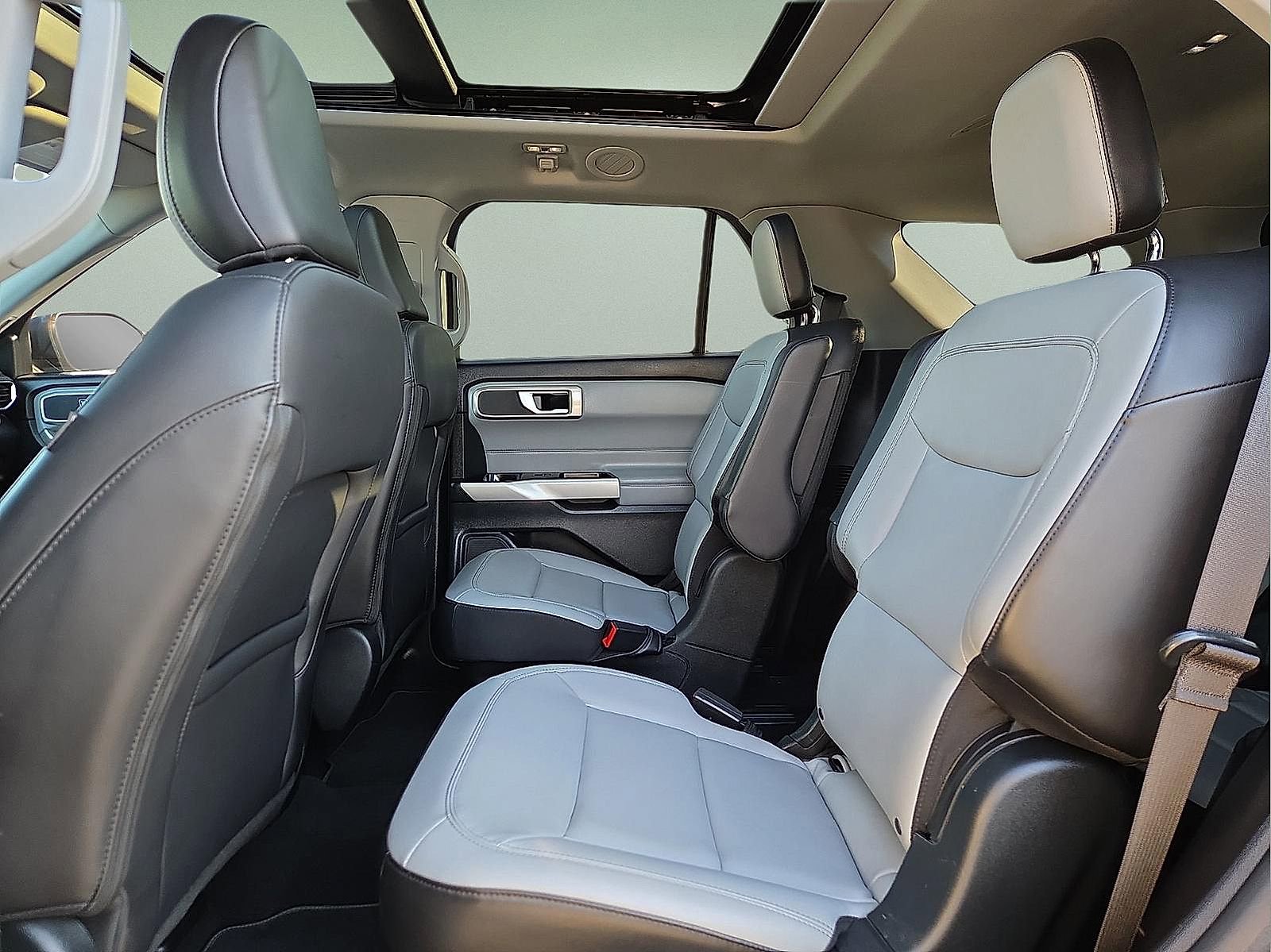 Certified 2021 Ford Explorer XLT w/ Equipment Group 202A image 11