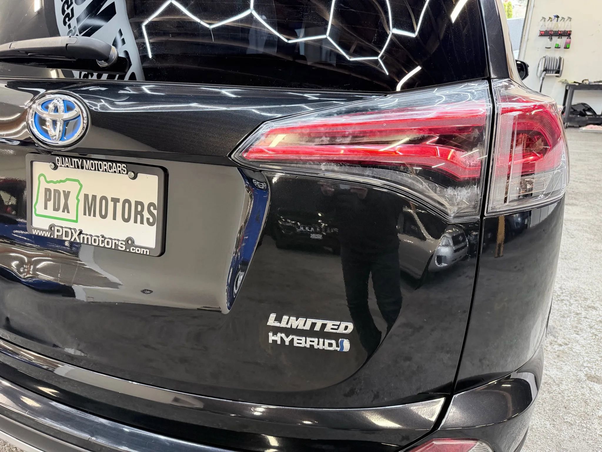 Used 2017 Toyota RAV4 Limited AWD/4WD image 4