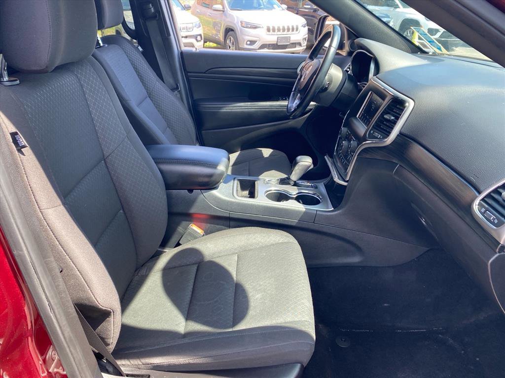 Used 2020 Jeep Grand Cherokee Laredo AWD/4WD image 24