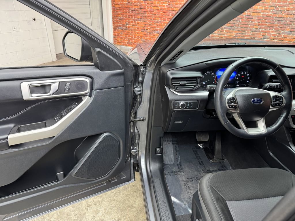 Used 2022 Ford Explorer XLT image 9