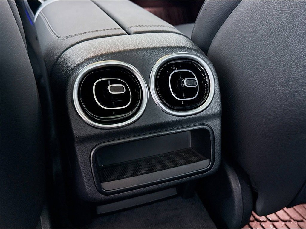 Used 2025 Mercedes-Benz C 300 4MATIC Sedan image 27