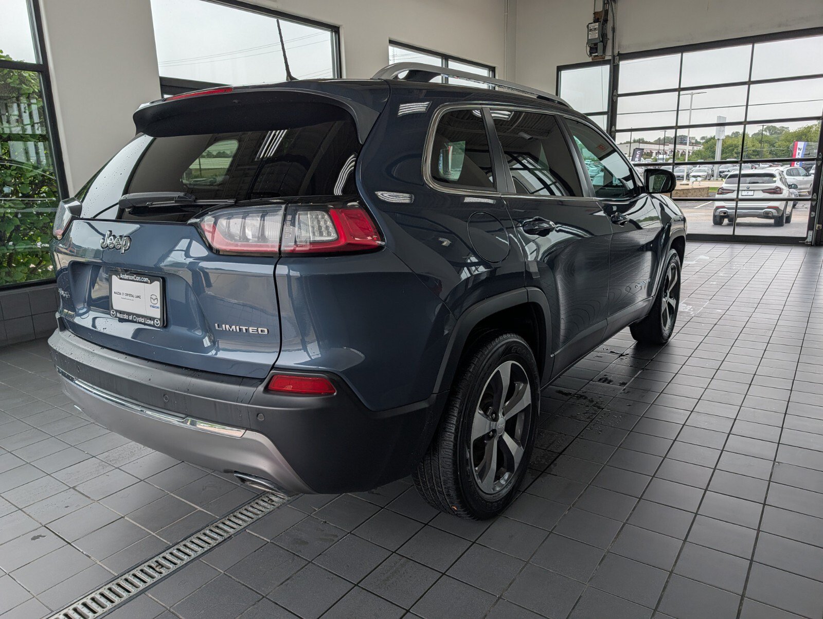 Used 2019 Jeep Cherokee Limited AWD/4WD image 2