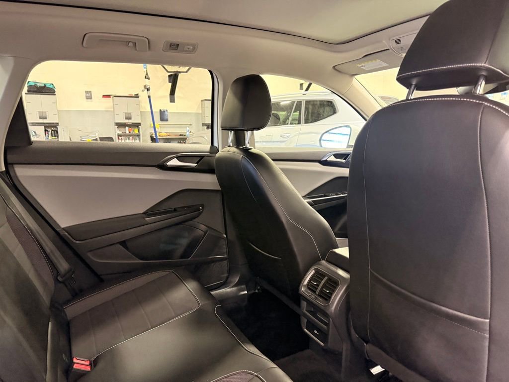 Used 2022 Volkswagen Taos SE image 25