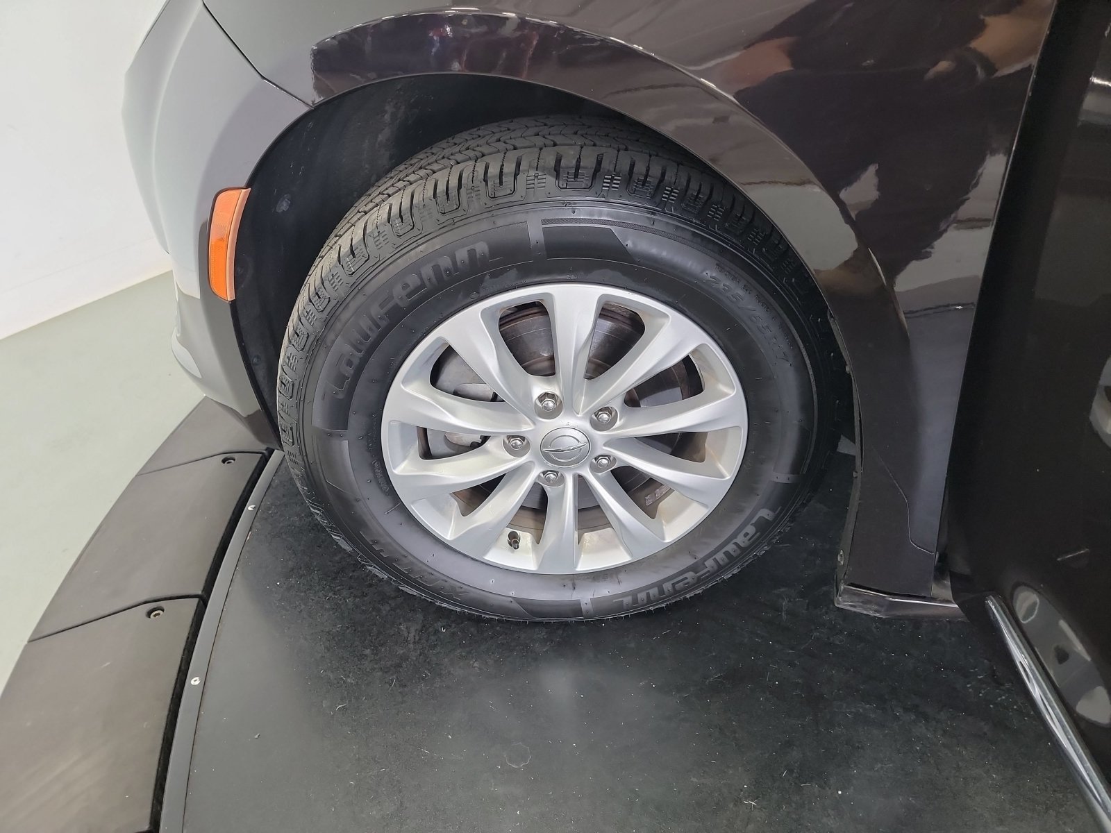Used 2017 Chrysler Pacifica Touring-L FWD image 29
