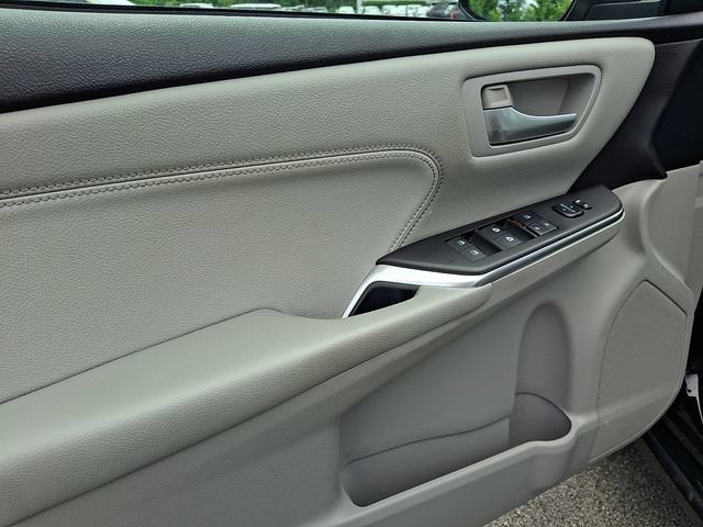Used 2016 Toyota Camry XLE w/ Moonroof Package FWD image 12