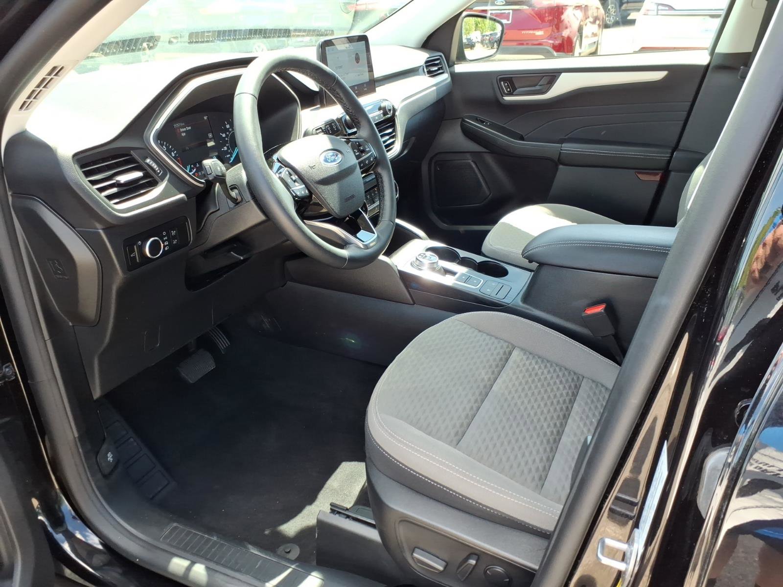Used 2022 Ford Escape SE w/ SE Sport Appearance Package AWD/4WD image 11