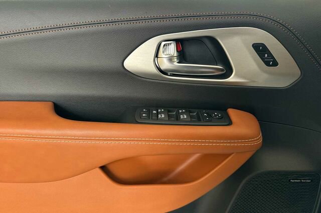 New 2026 Chrysler Pacifica Pinnacle image 8