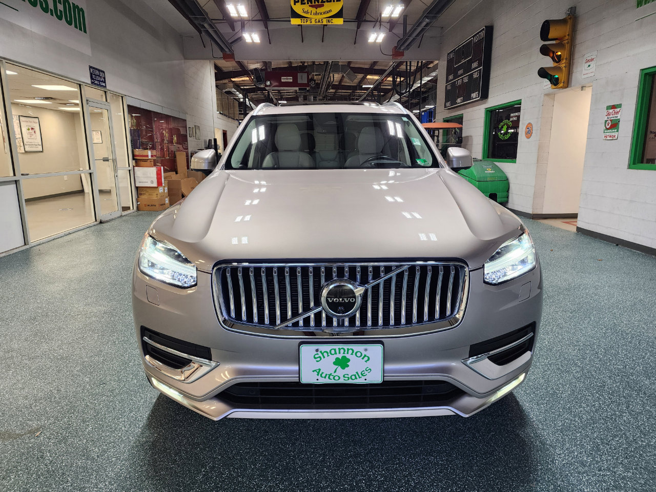 Used 2023 Volvo XC90 B6 Ultimate w/ Protection Package Premier image 3