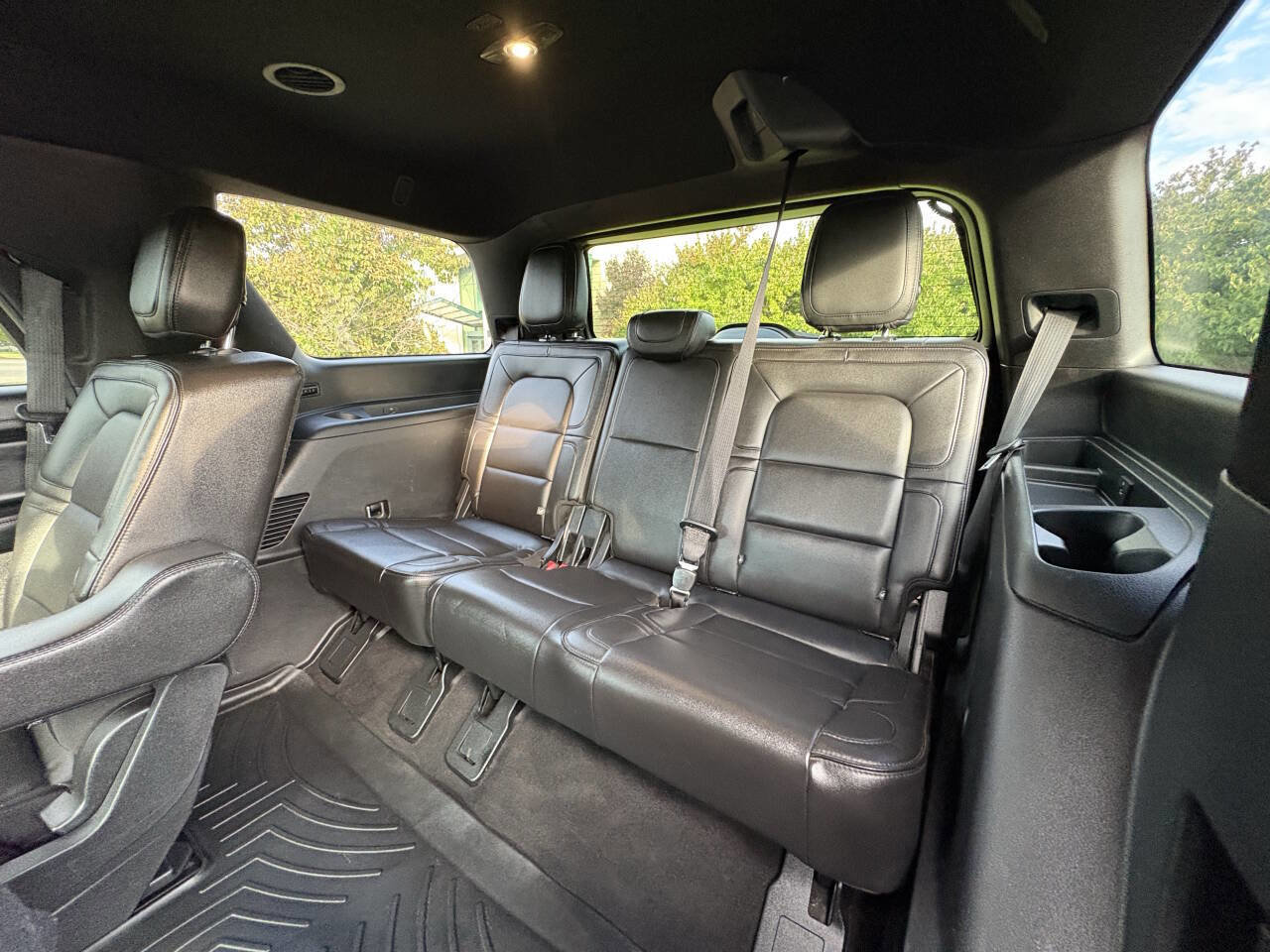 Used 2018 Lincoln Navigator Premiere image 21