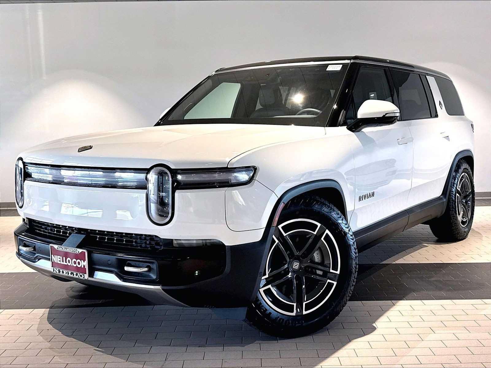 Used 2026 Rivian R1S Adventure Dual AWD/4WD image 1