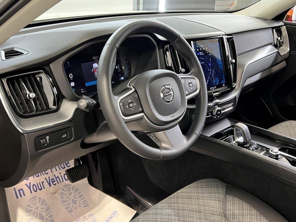 Used 2022 Volvo XC60 B5 Momentum image 21