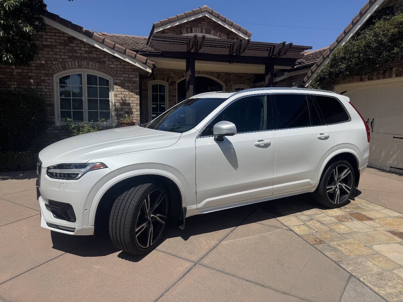 Used 2018 Volvo XC90 T6 R-Design w/ Convenience Package AWD/4WD image 1