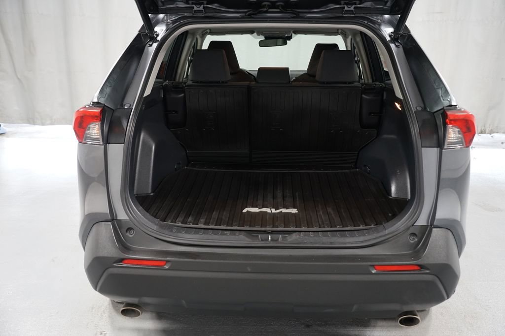 Used 2020 Toyota RAV4 XLE image 35