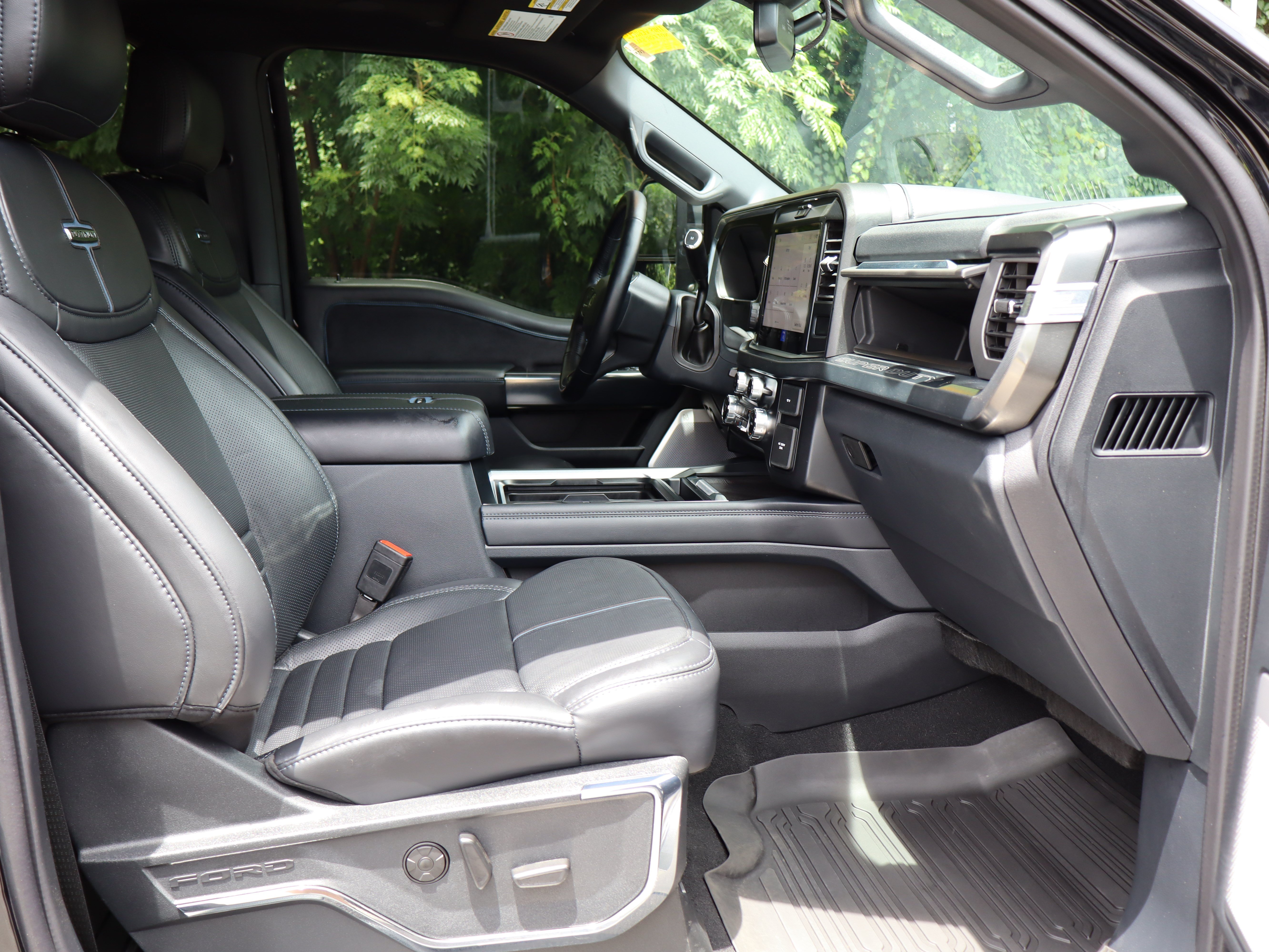 Used 2025 Ford F450 Platinum w/ FX4 Off-Road Package AWD/4WD image 32