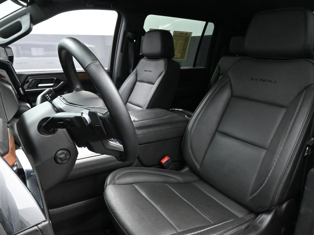 Used 2025 GMC Yukon XL Denali image 9