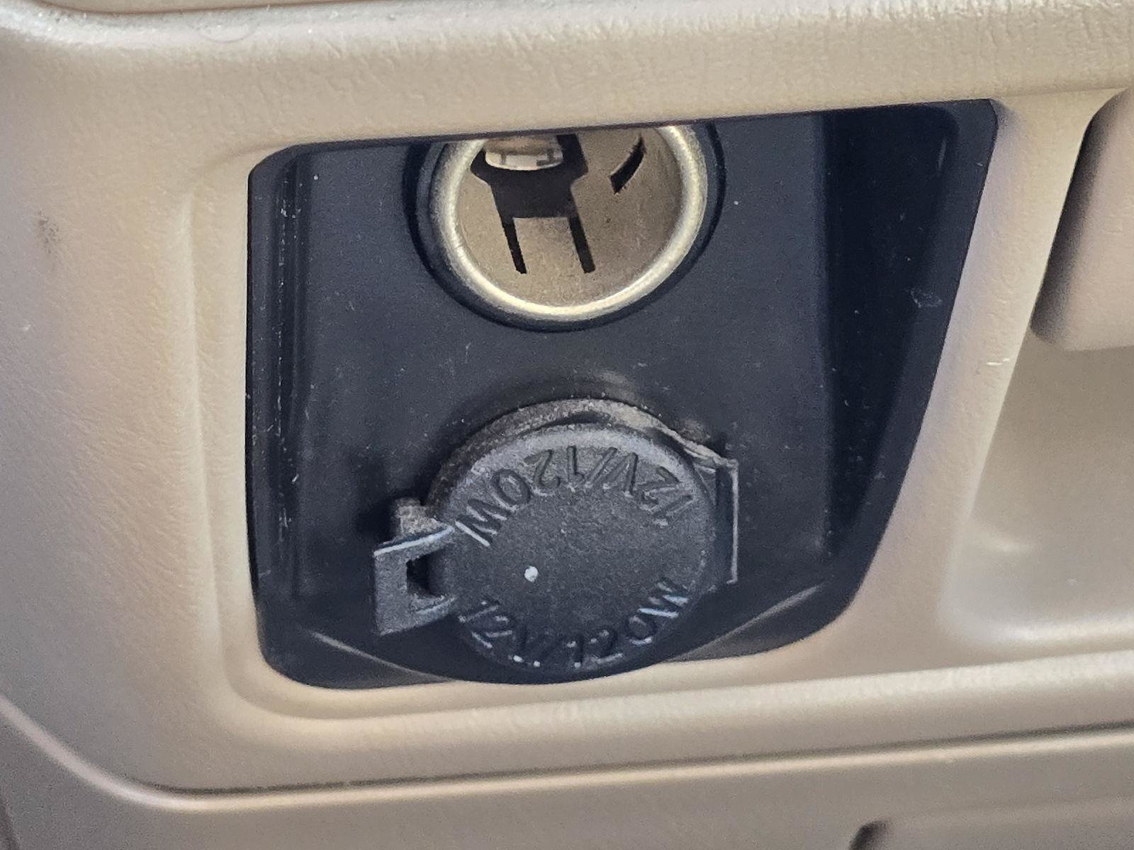 Used 2000 Toyota Sienna XLE FWD image 24