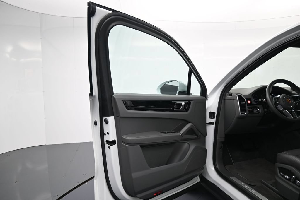 Certified 2020 Porsche Cayenne AWD/4WD image 16