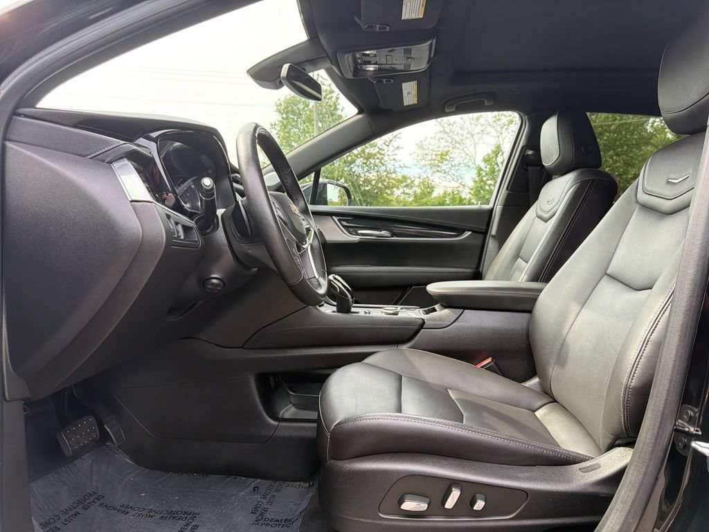 Certified 2023 Cadillac XT5 Premium Luxury AWD/4WD image 2