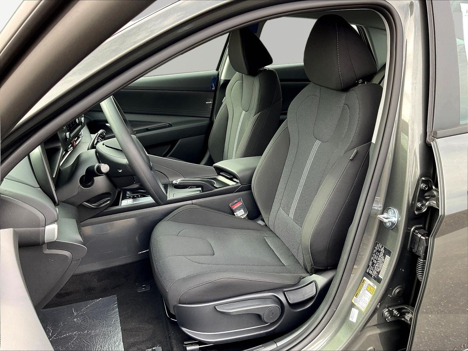 New 2026 Hyundai Elantra SE FWD image 17