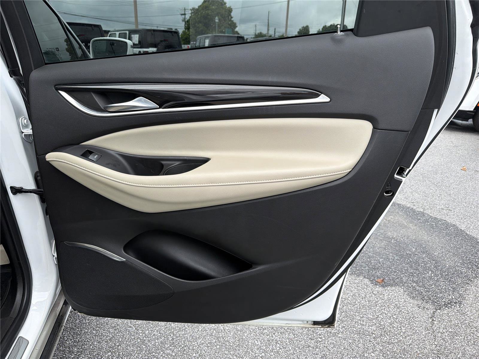 Used 2020 Buick Enclave Essence w/ Sound and Sites Package FWD image 16