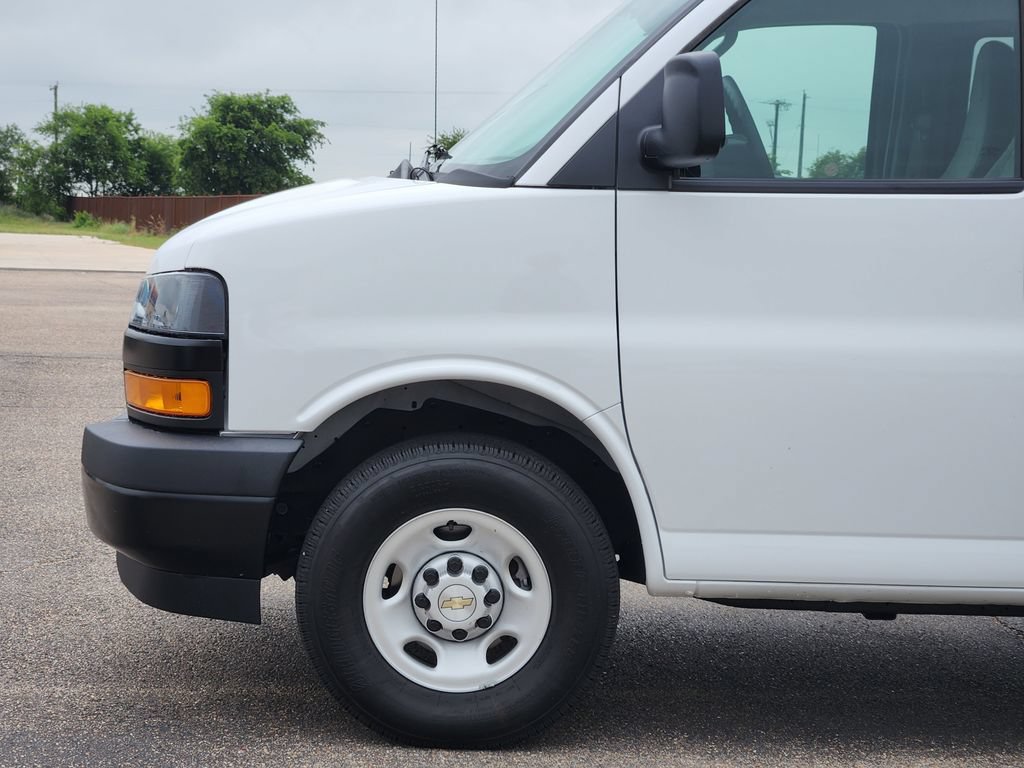Used 2025 Chevrolet Express 3500 LS RWD image 9