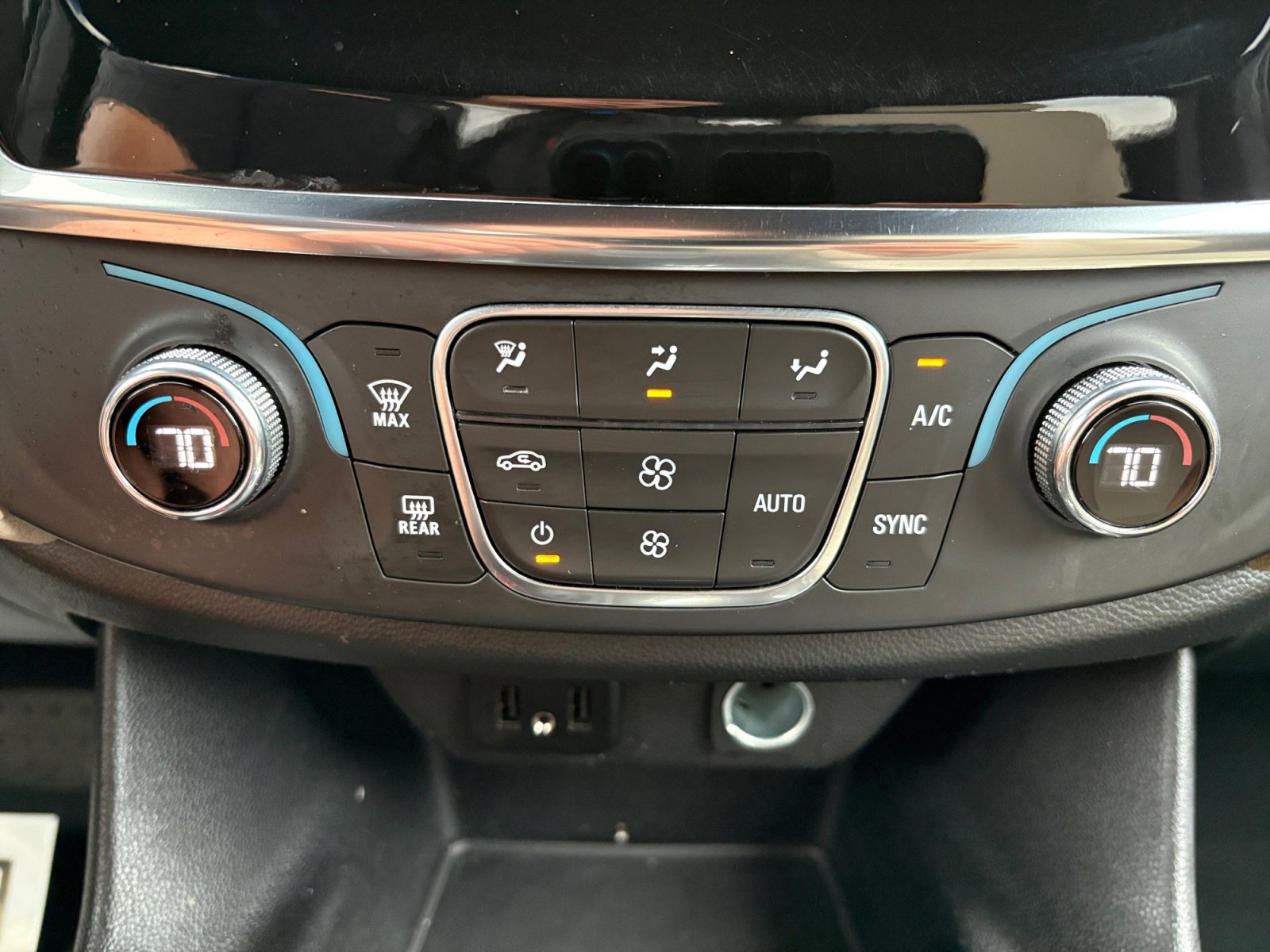 Used 2023 Chevrolet Traverse LS w/ Safety Package image 16