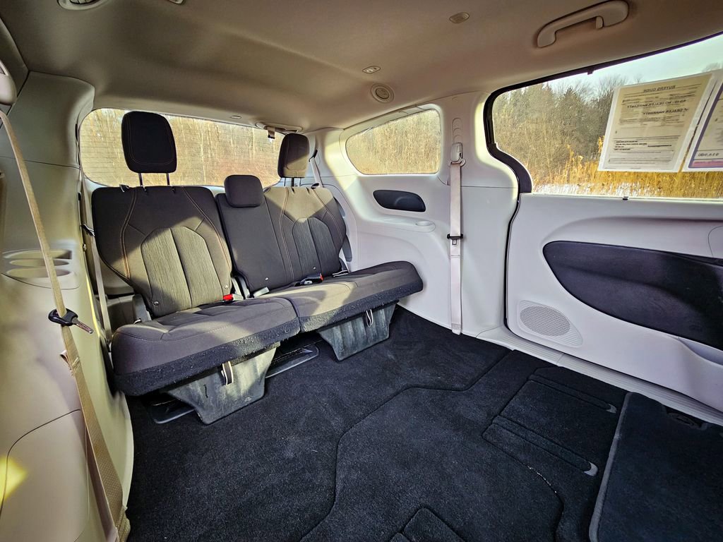 Used 2018 Chrysler Pacifica Touring Plus image 37