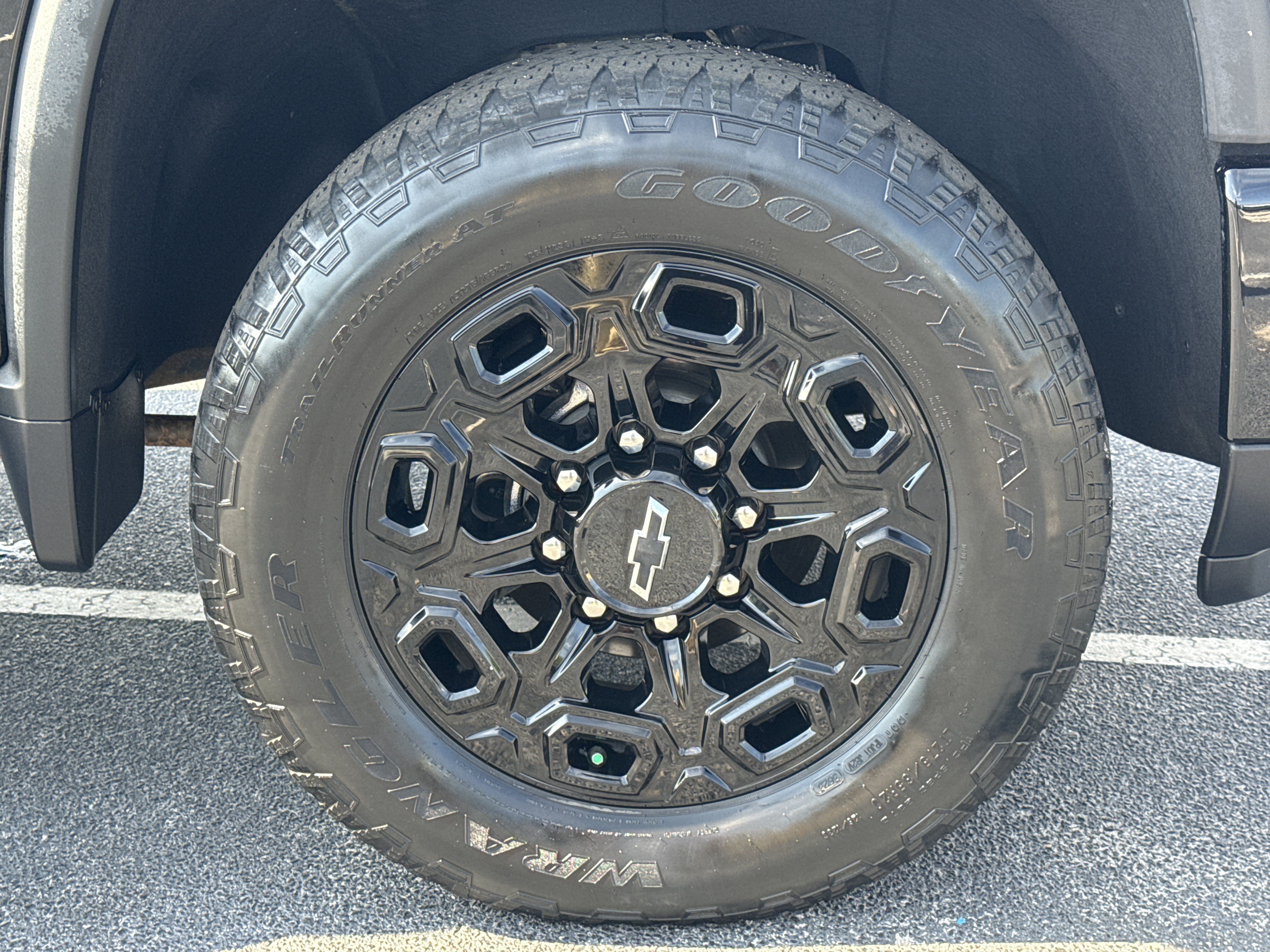 Used 2024 Chevrolet Silverado 2500 LT w/ Midnight Edition AWD/4WD image 13