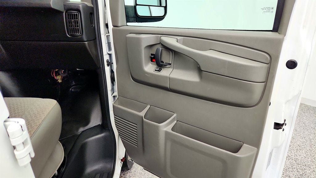 Used 2015 GMC Savana 2500 RWD image 25