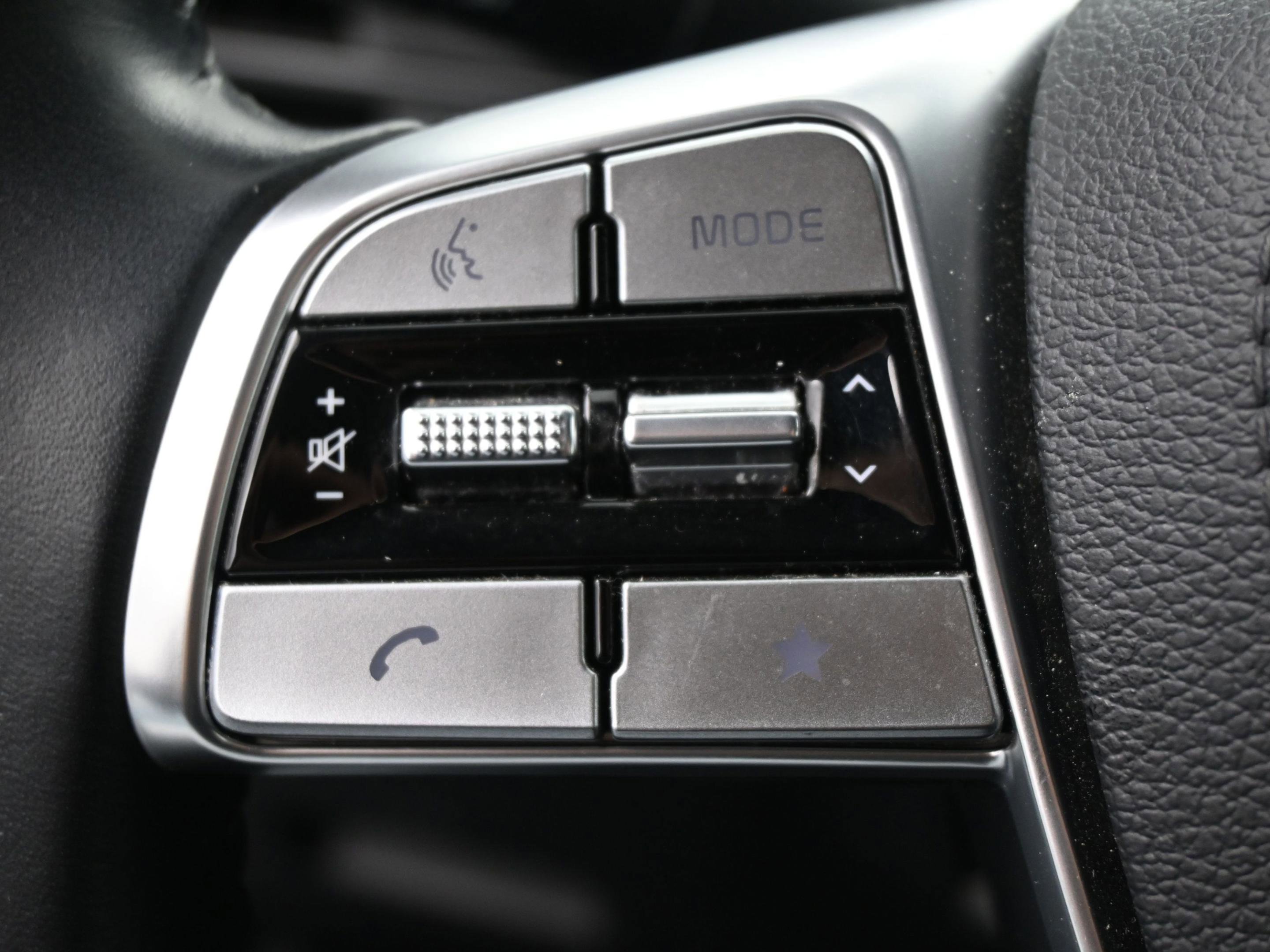 Used 2024 Kia Telluride LX image 40