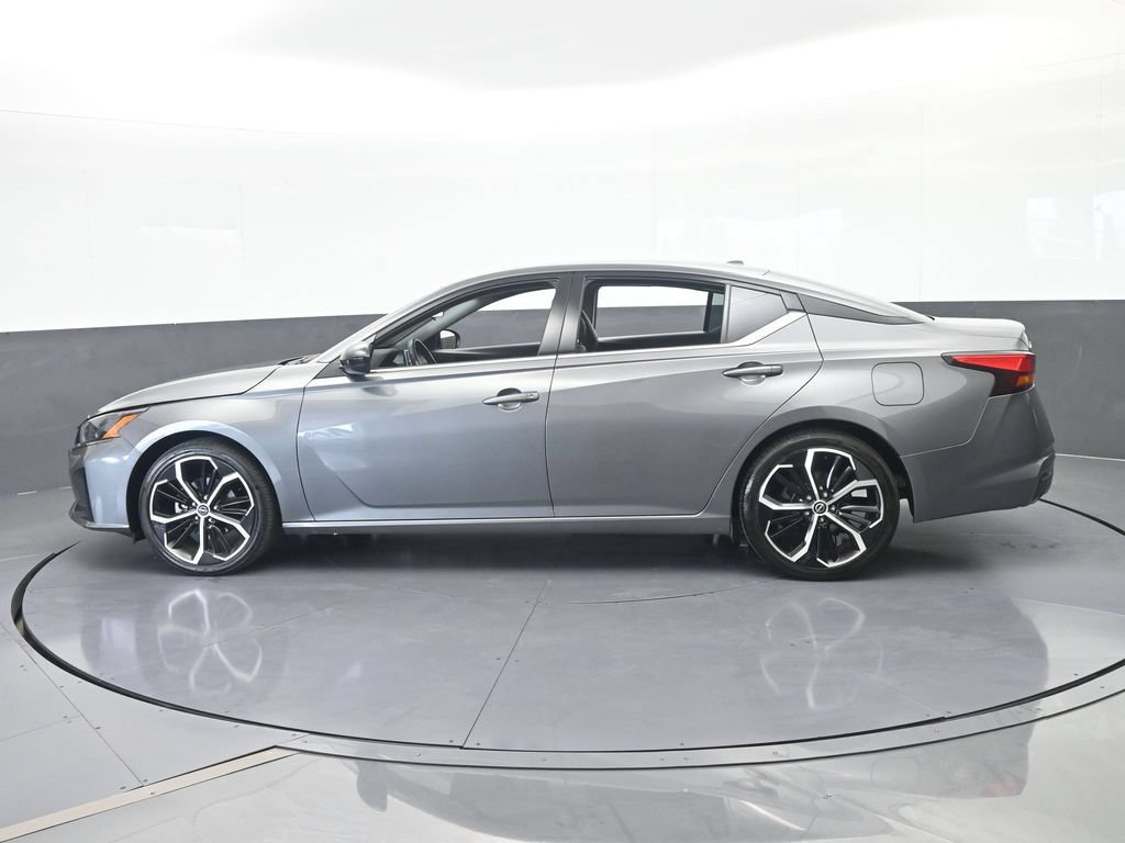 Used 2024 Nissan Altima 2.5 SR FWD image 3