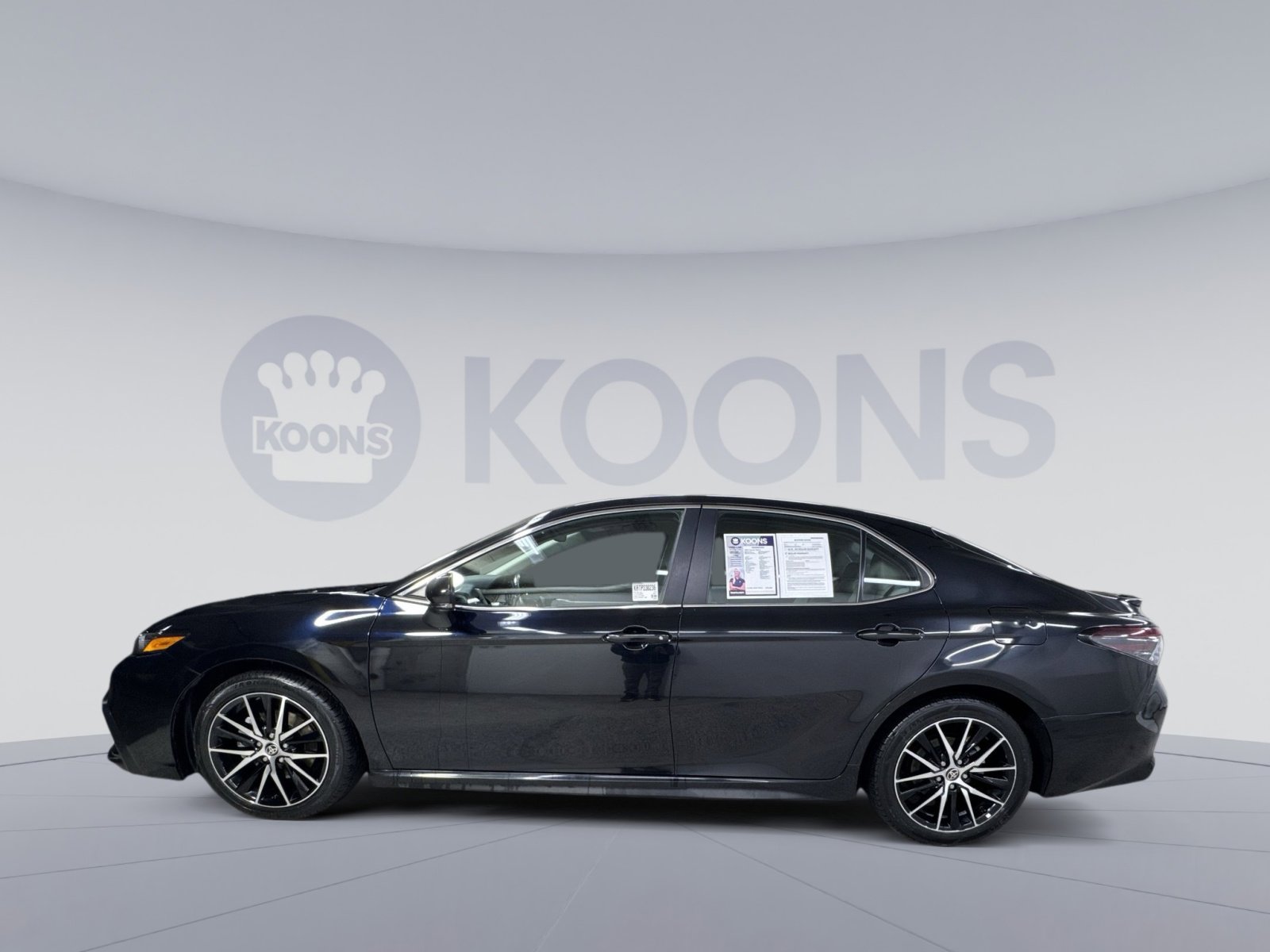 Used 2023 Toyota Camry SE image 8