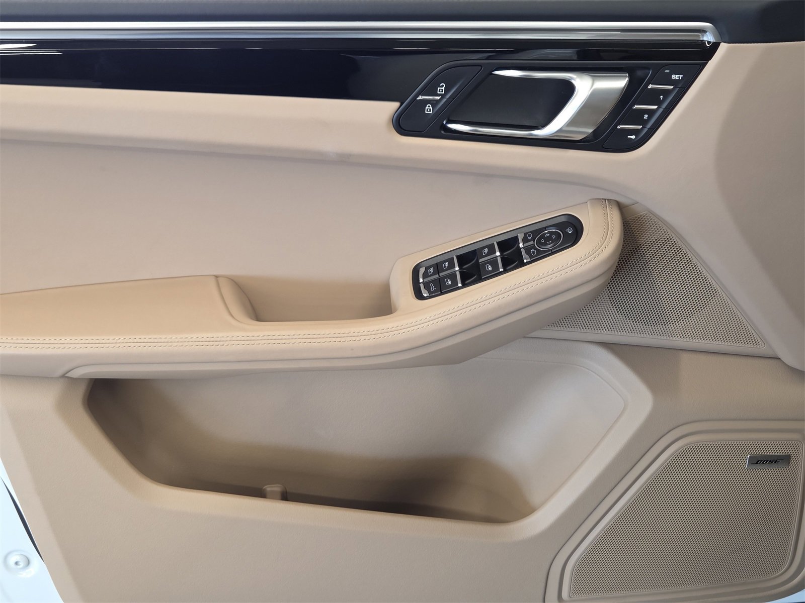 Used 2024 Porsche Macan image 14